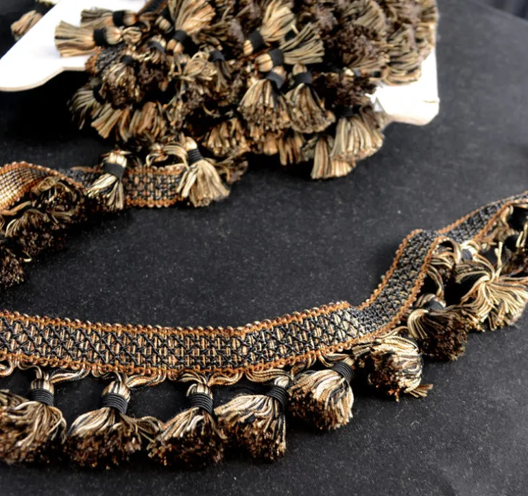 BF4005 02/06 Black Tassel Trim